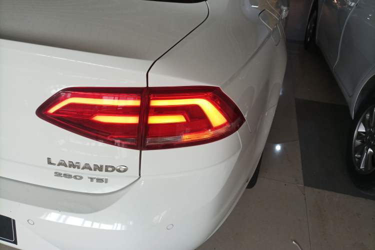 Used Volkswagen Lamando 2015 280TSI DSG Comfort Edition Right Rear Taillight