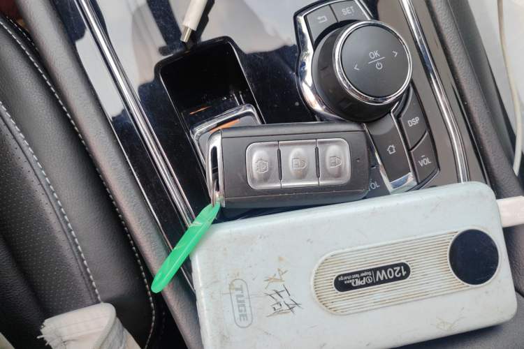 Used Dongfeng Fengon 580 New Energy 2019 1.8L PHEV Zhihao Model 7 Seats Vehicle Key