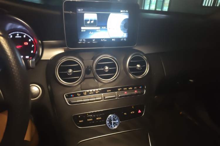 Used Mercedes-Benz C-Class 2017 Facelift C 200 Station Wagon Audio And AC Panel