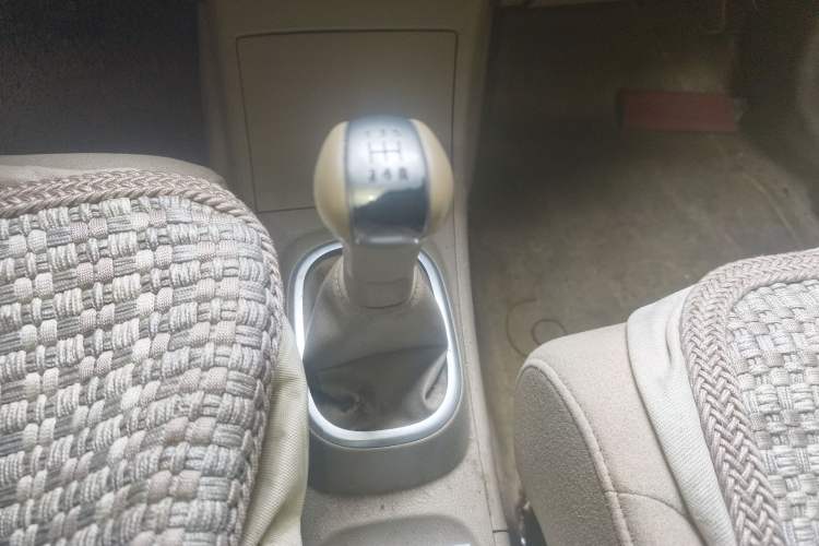Used Nissan Tiida Sedan 2008 1.6L Manual Fashion Edition Gear Lever