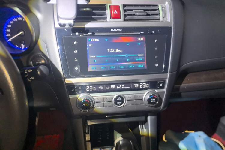 Used Subaru Outback 2015 2.5i Luxury Navigation Edition Audio And AC Panel