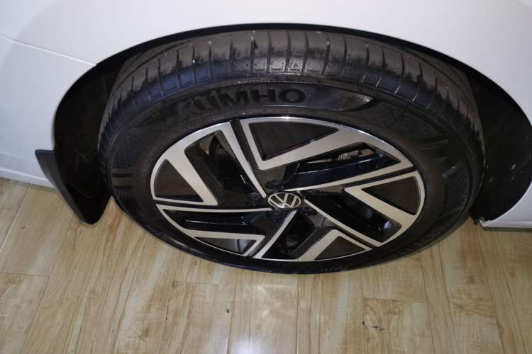 Used Volkswagen Sagitar 2025 300TSI DSG Excellence Edition Right Rear Wheel Hub