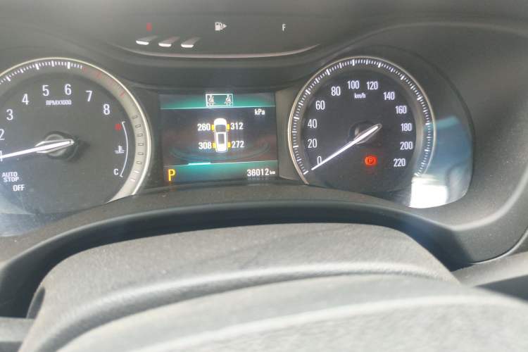 Used Buick GL6 2019 18T 6-Seater Connected Luxury Version China VI Standard Odometer Close Up