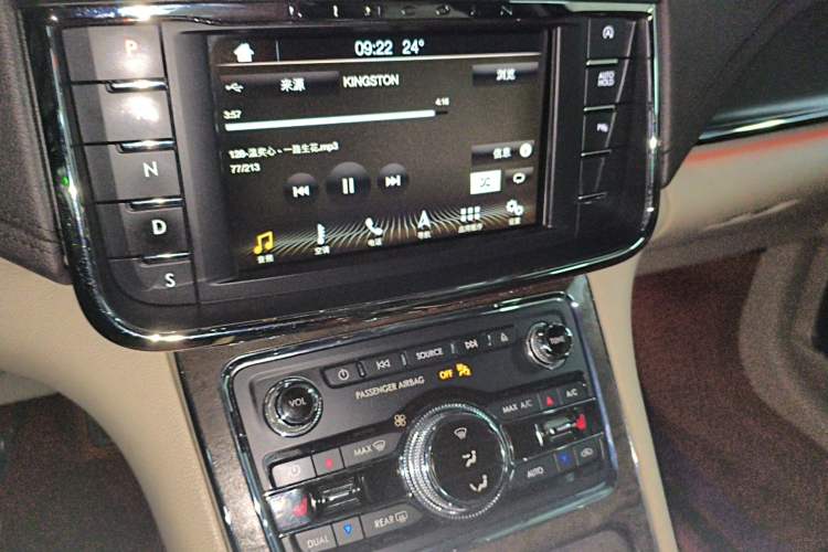 Used Lincoln Continental 2017 2.0T Two-Wheel Drive Deluxe Edition Audio And AC Panel