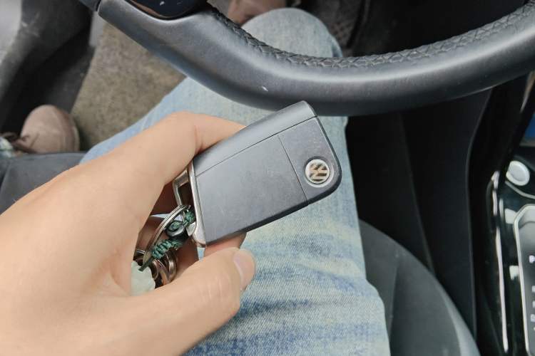 Used Volkswagen T-ROC 2019 280TSI DSG Two-Wheel-Drive Luxury Version China V Emission Standard Vehicle Key