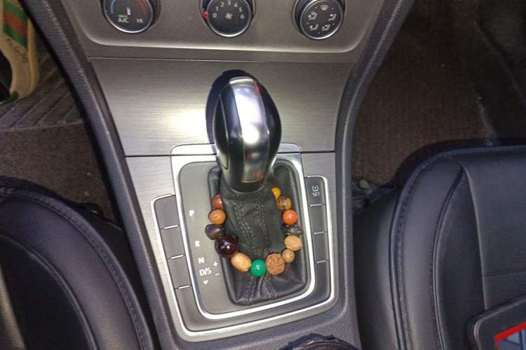 Used Volkswagen Golf 2014 1.6L Automatic Comfort Model Gear Lever