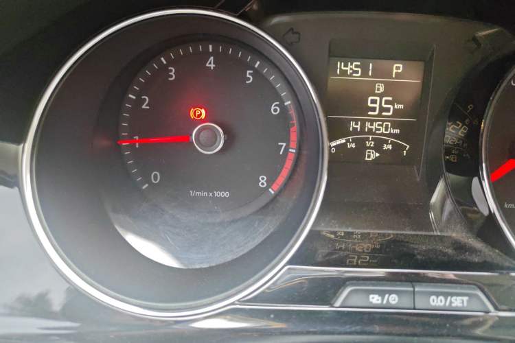 Used Volkswagen Bora 2013 1.6L Automatic Comfort Model Odometer Close Up