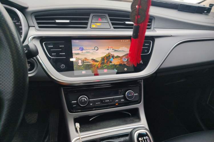 Used Geely Auto Emgrand GL 2018 1.8L Manual Elite Smart Connectivity Version Audio And AC Panel