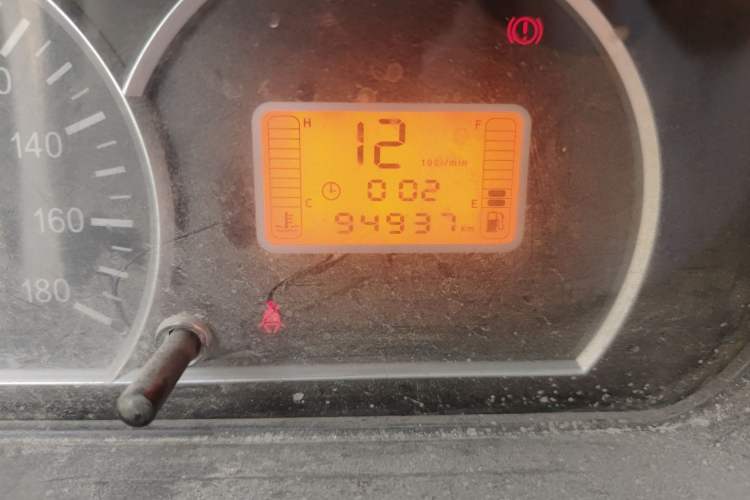 Used BAIC Weiwang 306 2011 1.3L base model 7 seats Odometer Close Up