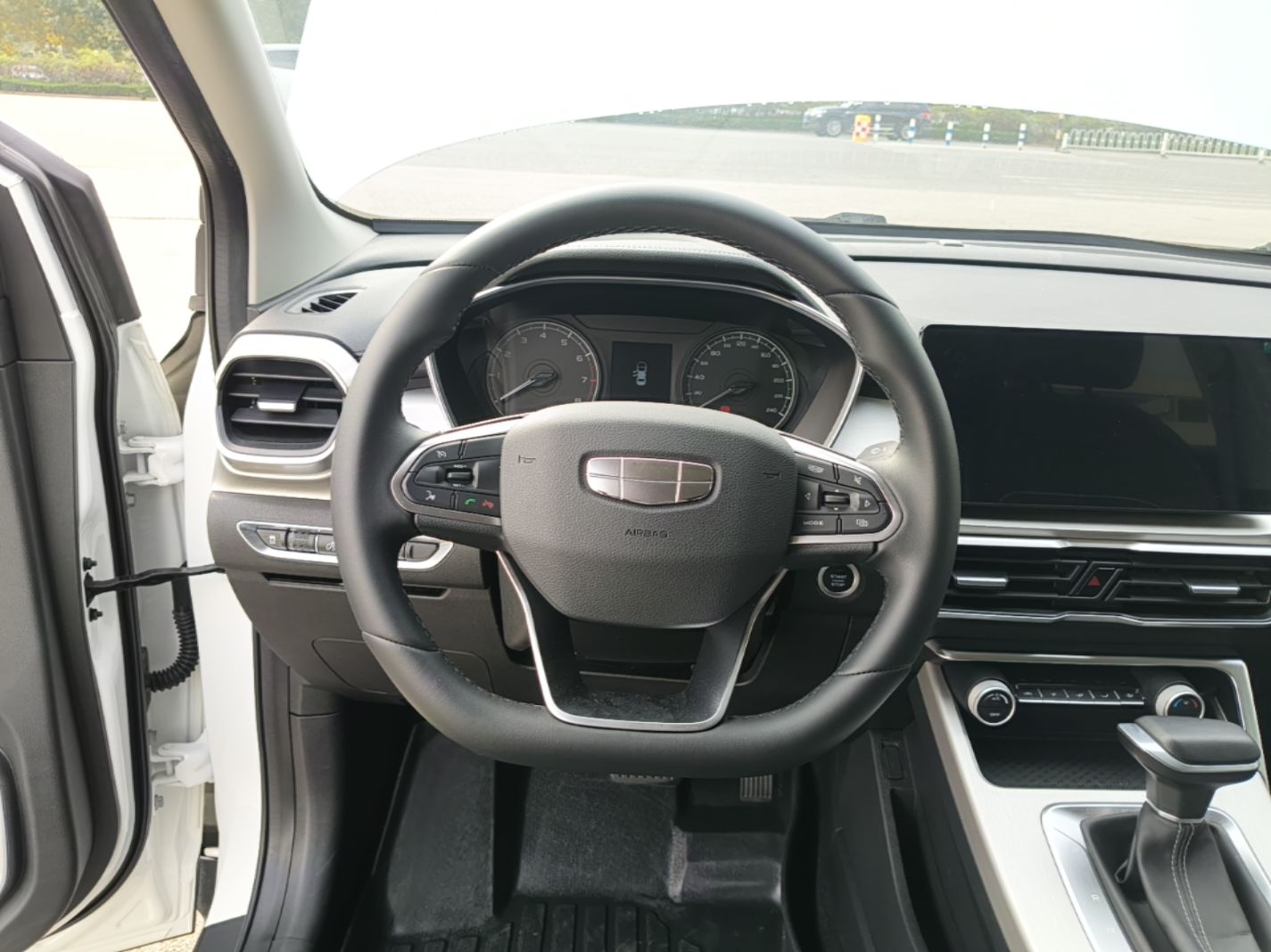 Geely Auto Coolray 2025 1.5L CVT Super Edition — снимка 13
