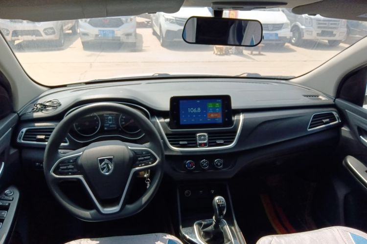 Used Baojun 730 2021 1.5L Manual Fashion Version 7 Seats Center Console