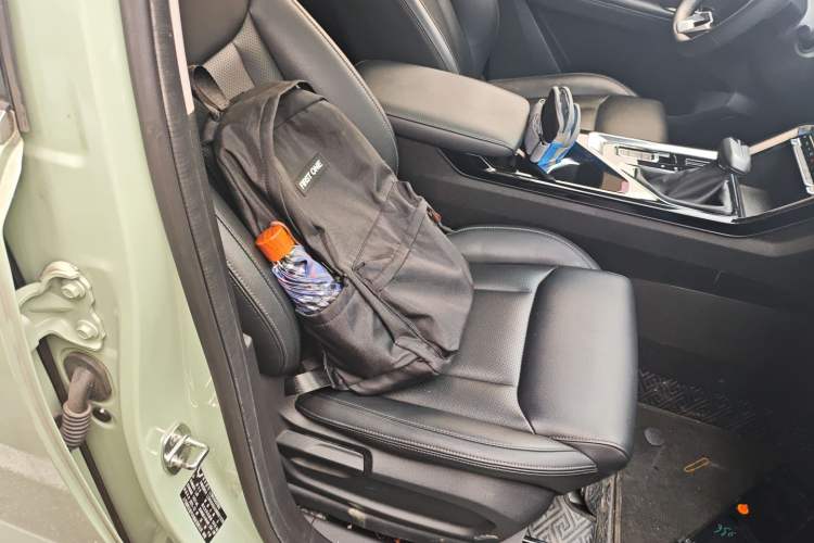 Used Wuling Asta 2021 1.5T CVT Starlight Edition Right Front Seat