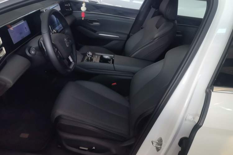 Used BYD Qin L 2025 DM-i Smart Drive 120KM Superior Model Left Front Seat