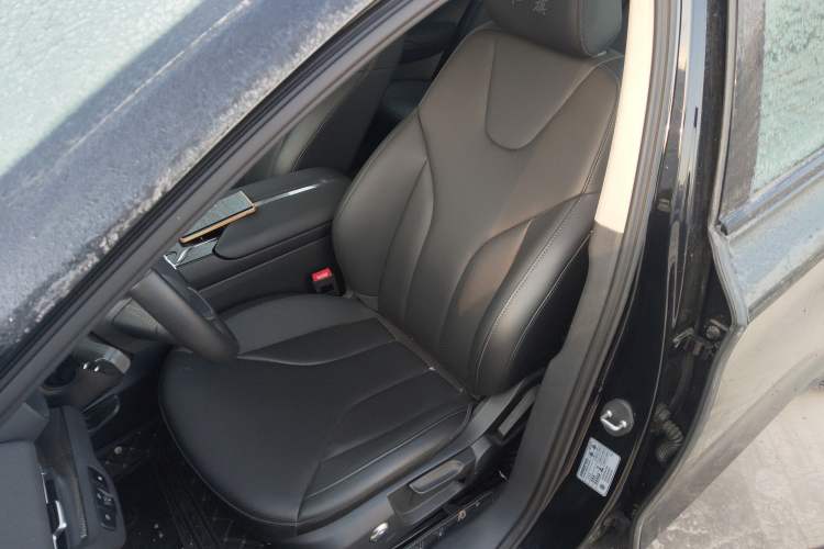 Used Hongqi E-QM5 2022 431 km Charge & Enjoy Edition
