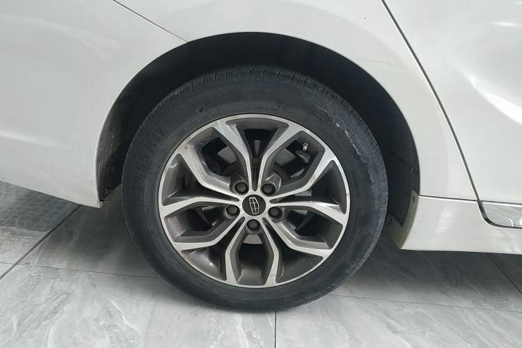 Used Geely Auto Emgrand GT 2017 2.4L Comfort Model Right Rear Wheel Hub