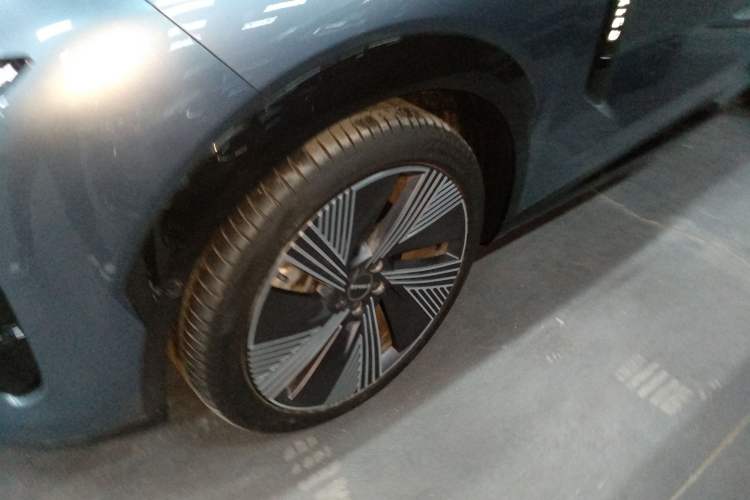 Used Lynk & Co 08 EM-P 2025 220 km All-Wheel-Drive Performance Halo