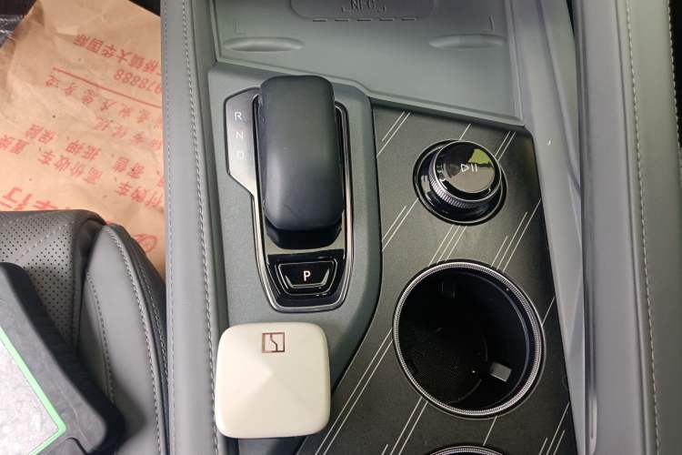 Used Zeekr 001 2024 YOU Edition 100 kWh All-Wheel Drive Gear Lever