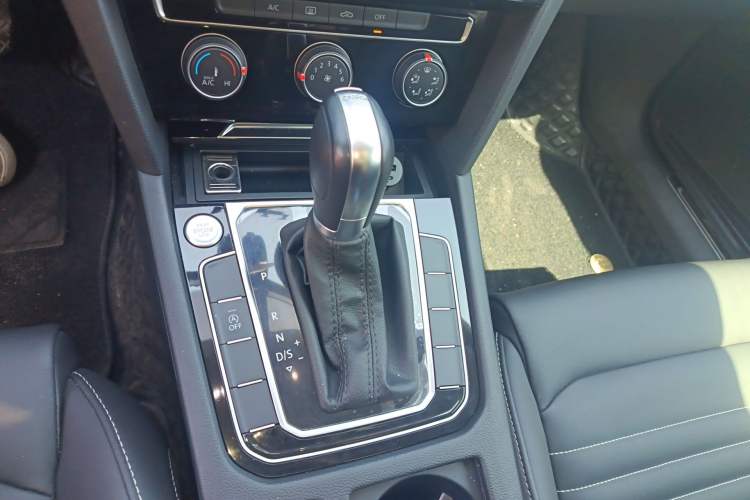 Used Volkswagen Magotan 2020 280TSI DSG Comfort Edition Gear Lever