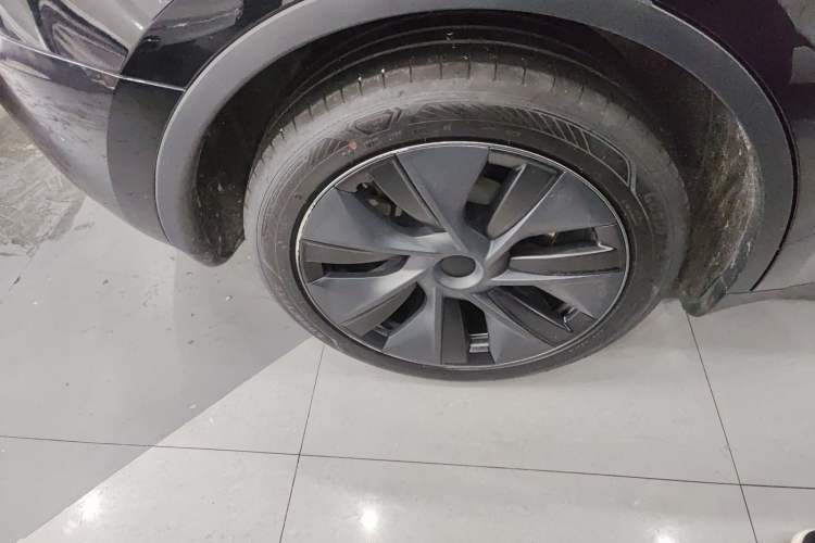 Used Tesla Model Y 2024 Rear-Wheel-Drive Version Right Rear Wheel Hub