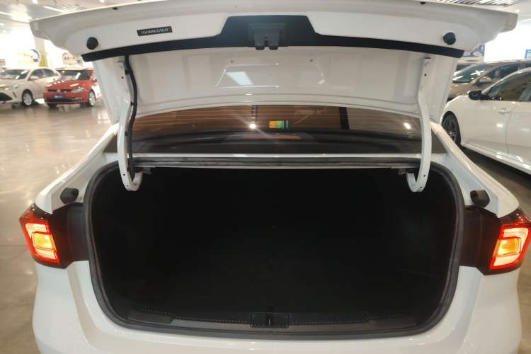 Used Roewe i5 2020 1.5L Automatic 4G Connect Luxury Flagship Edition