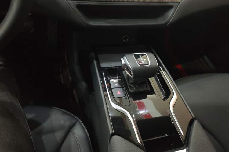 Used Hongqi E-QM5 2021 Online Booking Charging Basic Edition 5 Seats
