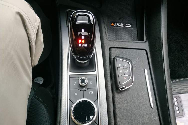 Used Cadillac CT5 2024 28T Luxury Pro Trim Gear Lever