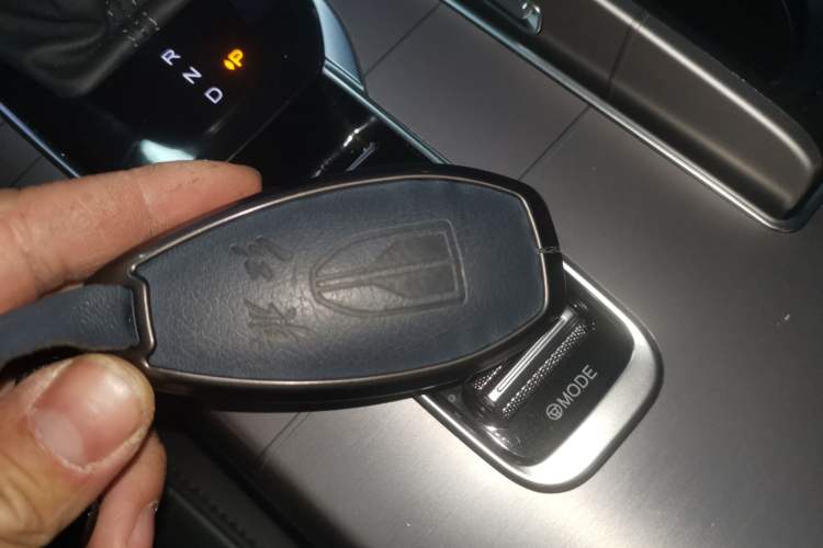 Used Hongqi HS7 PHEV 2024 2.0T PHEV Four-Wheel Drive Flagship Edition 6 Seats
