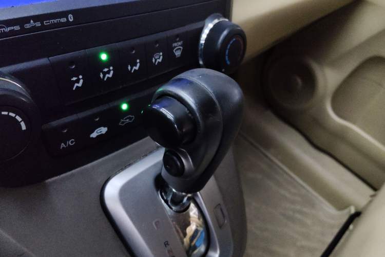 Used Honda CR-V 2010 2.0L automatic two-wheel drive urban version Gear Lever