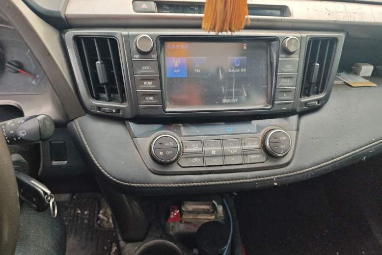 Used Toyota RAV4 2015 2.0L CVT Two-Wheel Drive Fashion Edition Audio And AC Panel