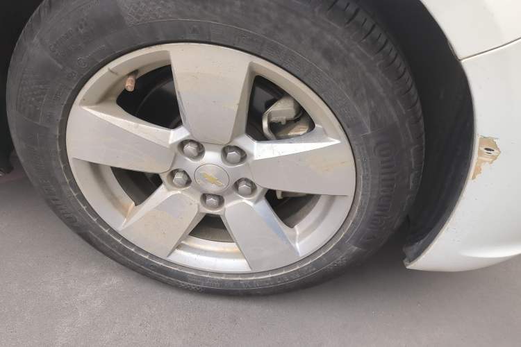 Used Chevrolet Malibu 2014 1.6T Automatic Comfort Edition Right Front Wheel Hub