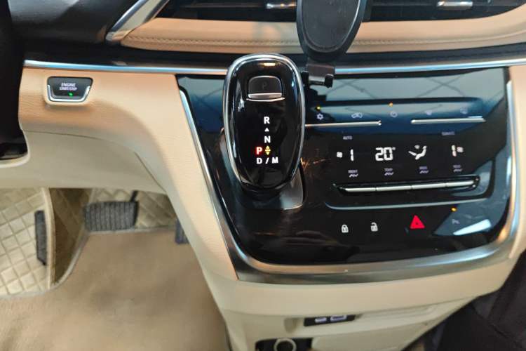 Used Buick GL8 2023 Facelifted Land Cruiser Executive Luxury Version