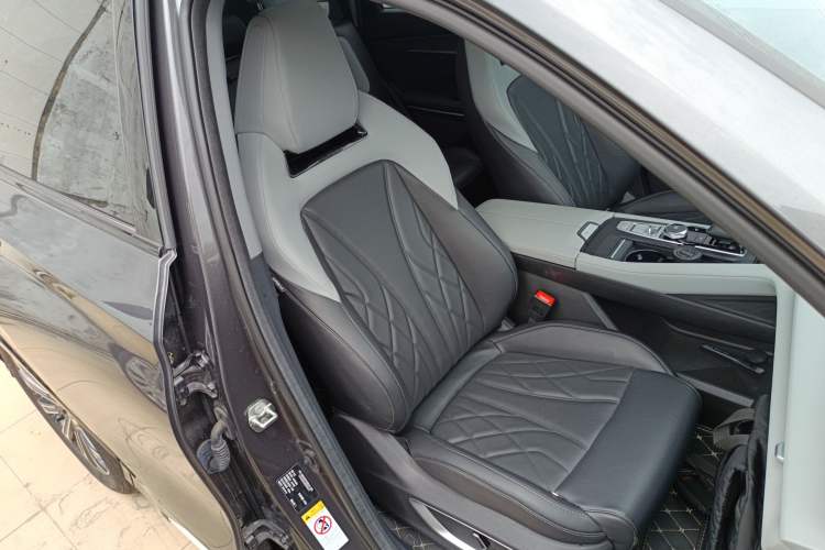 Used Changan CS75 PLUS 2024 3rd Generation Champion Edition 1.5T Intelligent Drive Dynamic Model
