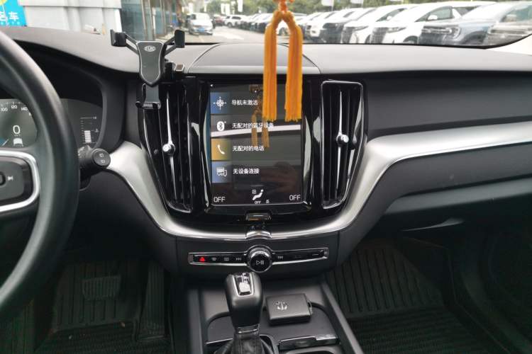 Used Volvo XC60 2019 T4 Zhiyi Edition China V Standard
