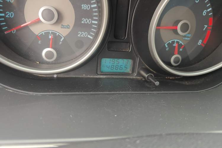 Used Buick Excelle 2011 1.6LX-AT Odometer Close Up