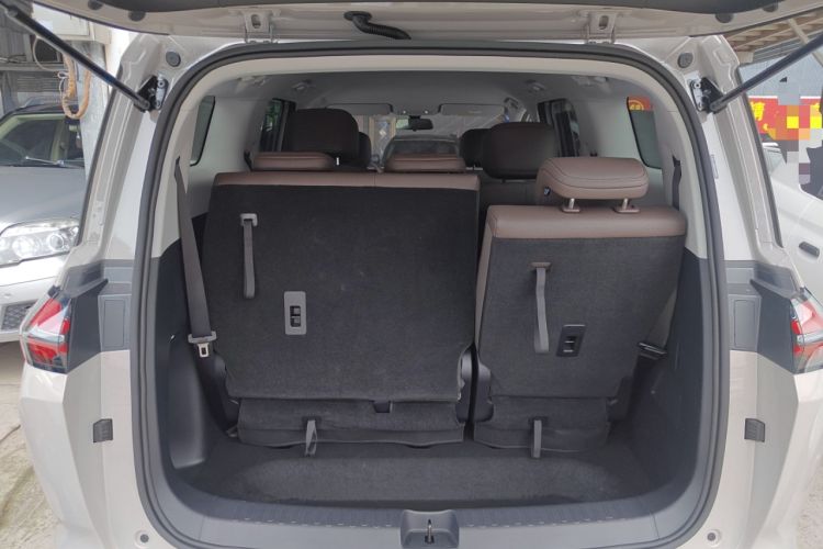 Used Wuling Starlight 730 2025 Model Plug-in Hybrid 125km Luxury Edition