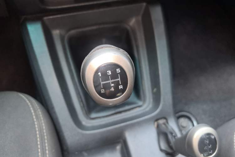 Used BAIC Off-Road BJ40 2014 2.4L Manual Cross-Country Edition Gear Lever