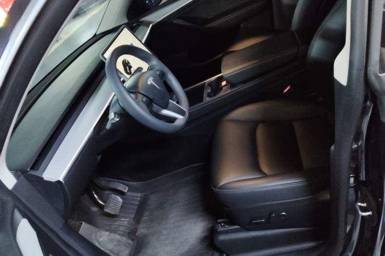 Used Tesla Model Y 2024 Rear-Wheel-Drive Version
