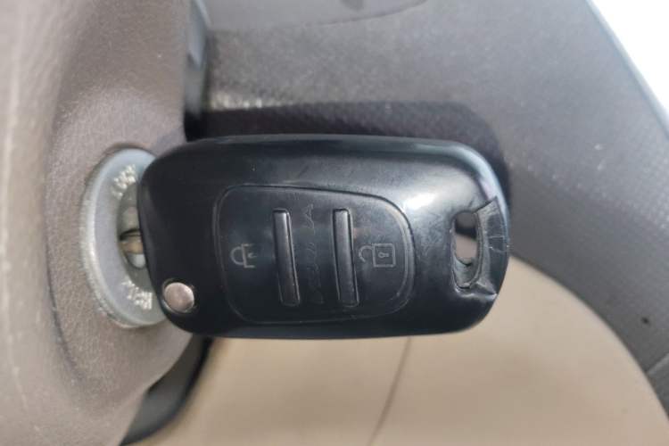 Used Hyundai Verna (older generation) 2010 Sedan 1.4L Manual Comfort GS Vehicle Key