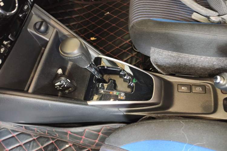 Used Toyota YARiS L Zhi Xuan 2016 Revised 1.5G CVT Xuan Dong Edition Gear Lever