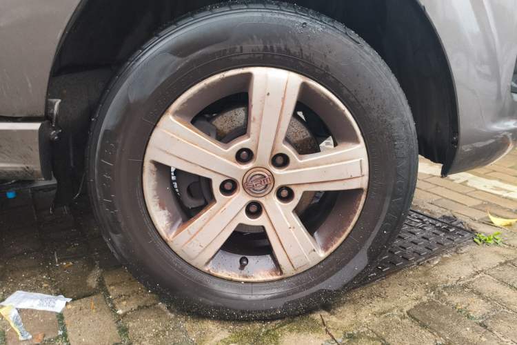 Used Jinbei Gold Hiace M Classic 2022 1.5L Travel Lion Passenger Van 7 Seats Right Front Wheel Hub