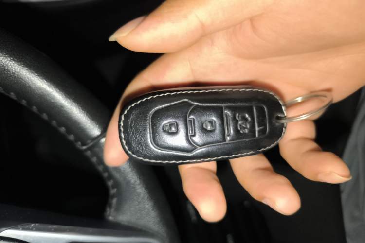 Used Ford Edge 2016 EcoBoost 245 Four-Wheel Drive Titanium Edition 7-Seater Vehicle Key