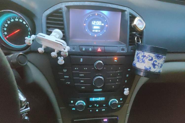 Used Buick Regal 2011 2.0L Comfort Edition Audio And AC Panel