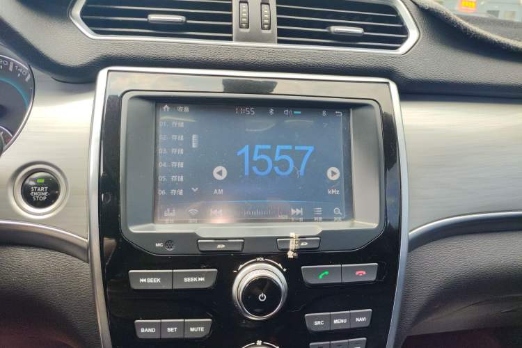 Used Haval H2 2014 1.5T Manual Two-Wheel Drive Elite Edition Audio And AC Panel