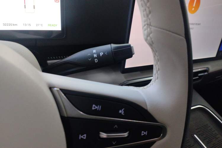 Used VOYAH Dream 2025 PHEV Four-Wheel-Drive Flagship Kunpeng Edition Gear Lever