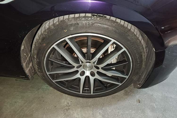 Used Maserati Ghibli 2019 3.0T Standard Version China V Emission Standard Right Front Wheel Hub