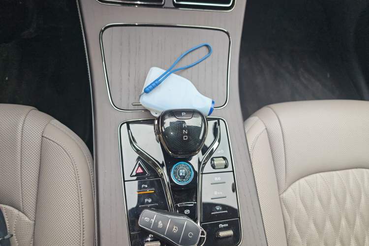 Used BYD Han 2025 DM-i Intelligent Driving Edition 125KM LiDAR Flagship Model Gear Lever