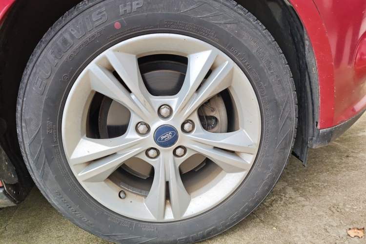 Used Ford Focus 2012 Sedan 1.6L Manual Fashion Edition Right Front Wheel Hub