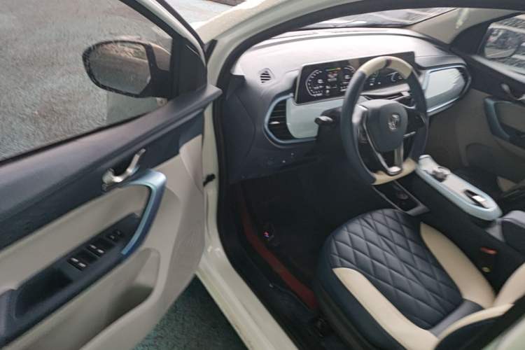 Used CHANGAN Benni E-Star 2022 Qingxin Edition Colorful Model Lithium Iron Phosphate
