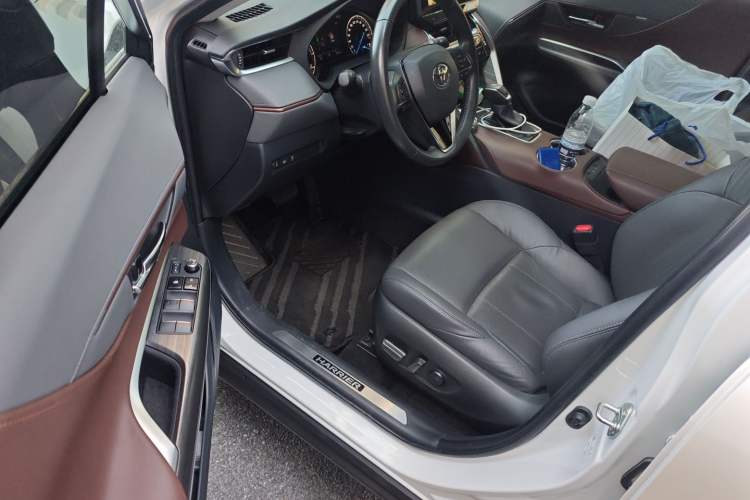 Used Toyota Harrier 2023 Dual-Engine 2.5L CVT Two-Wheel Drive Luxury Edition