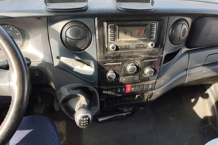 Used Iveco Eurocargo 2021 2.0T Manual Super-Rui Short Wheelbase Low-Roof Side-Hinged Door F1A